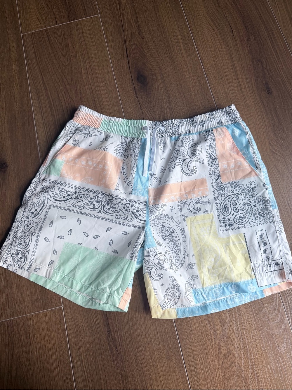 MAISON ARTICLE HYBRID
MENS LIFESTYLE SHORTS SZ L
